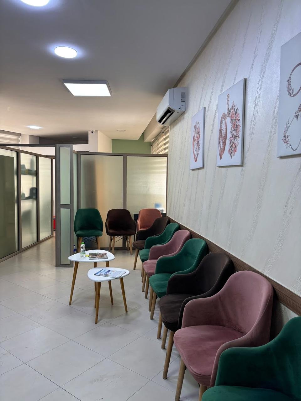 Intérieur du cabinet de pneumologie et d’allergologie du Dr Chrifi Alaoui Mouna à Fès